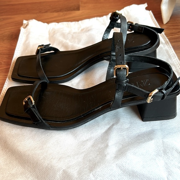 Block heel sandals - Zara buckled leather sandals 38 - Picture 2 of 5